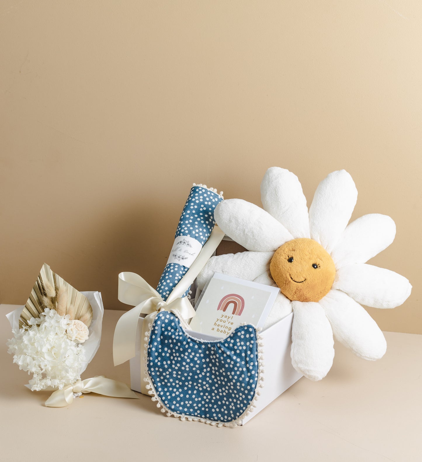 Deluxe Baby Bundle, Daisy Plush Toy (Gift Box Set)