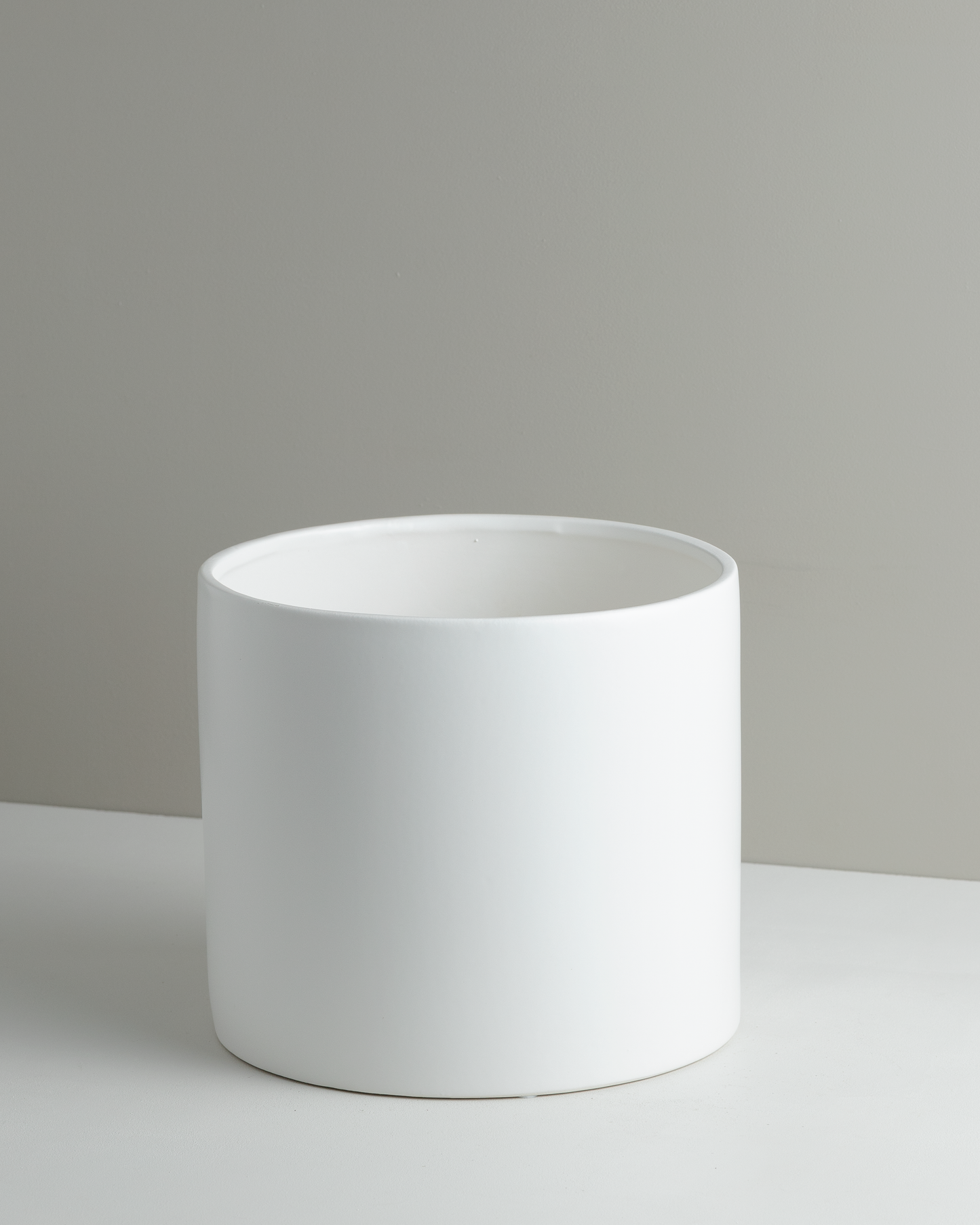 Temple Pot, White, Smooth (215mm Pot Size)